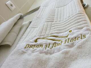 Отель Hotel Dusan si Fiul Resita Nord Решица Двухместный номер с 2 отдельными кроватями-2